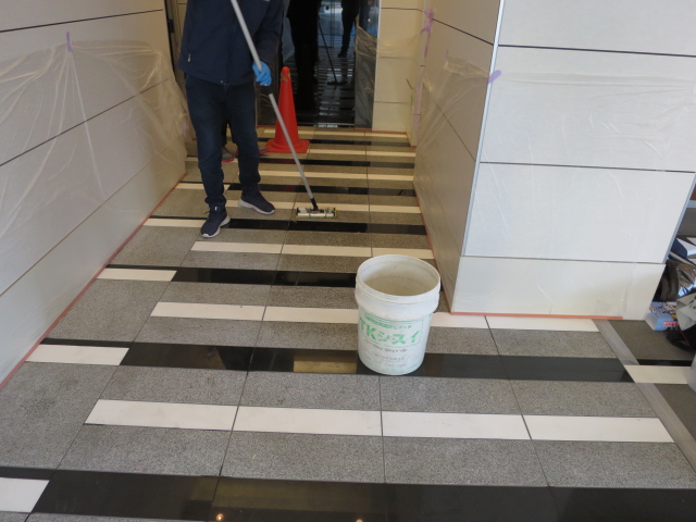 黒御影石の本磨き仕上げは滑りやすい｜施工例一覧｜石材メンテナンス